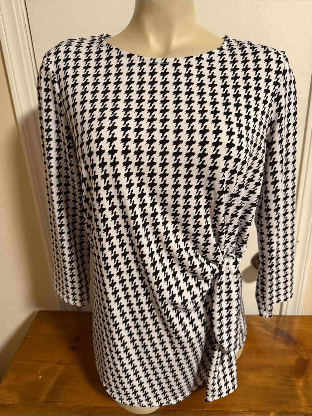 Elle Black & White Houndstooth Side-Tie 3/4 Sleeve Top